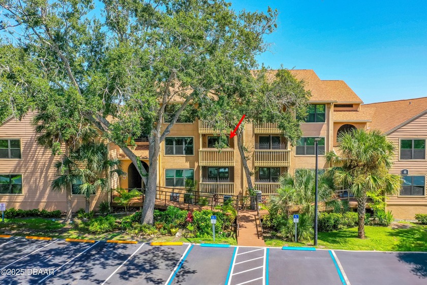 This beautifully updated 1 bedroom, 1 bath condo is located in - Beach Condo for sale in Daytona Beach, Florida on Beachhouse.com