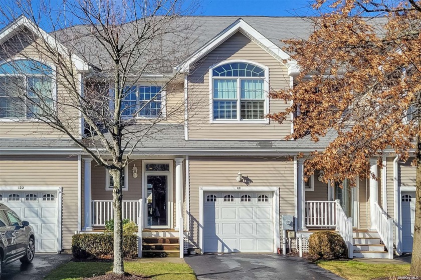 Welcome to the Country Club Lifestyle of Setauket Meadows 55+ - Beach Townhome/Townhouse for sale in East Setauket, New York on Beachhouse.com