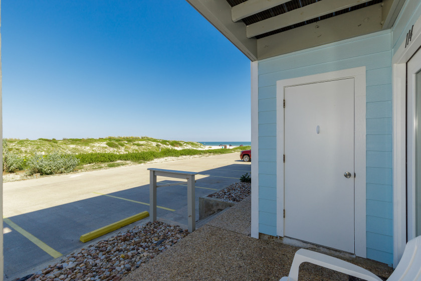 Beautiful beachside, one bedroom condo awaits - Beach Vacation Rentals in Corpus Christi, Texas on Beachhouse.com