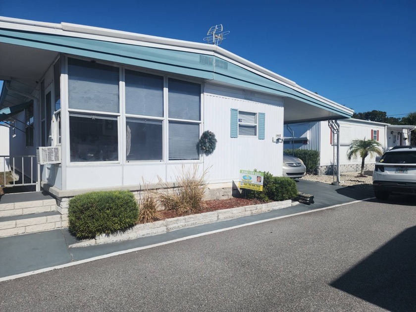 Welcome to this nice manufactured double-wide in a fantastic 55+ - Beach Home for sale in St. Petersburg, Florida on Beachhouse.com