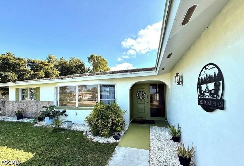 Welcome to this beautifully remodeled North Fort Myers gem - Beach Home for sale in North Fort Myers, Florida on Beachhouse.com
