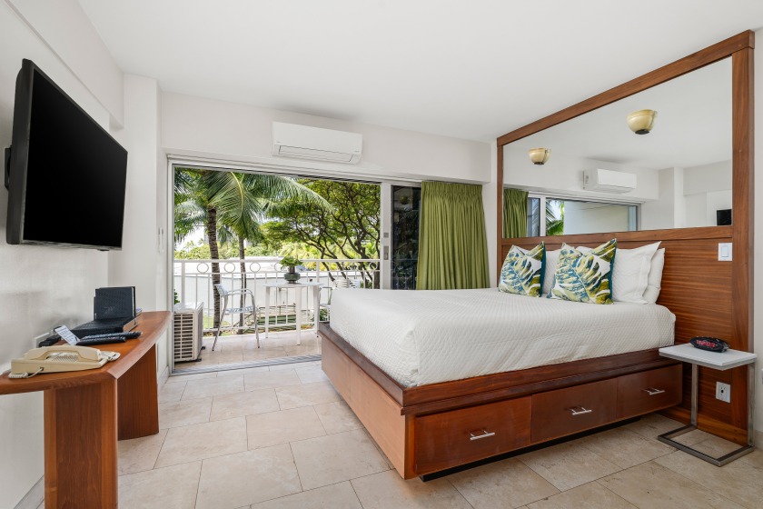Just steps to beach! Gorgeous Partial Ocean View at Waikiki - Beach Vacation Rentals in Honolulu, Hawaii on Beachhouse.com