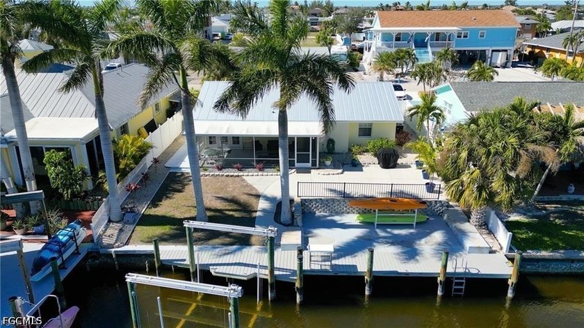 HUGE PRICE REDUCTION!!!!! TURNKEY READY TO MOVE IN ISLAND HOME - Beach Home for sale in Matlacha, Florida on Beachhouse.com