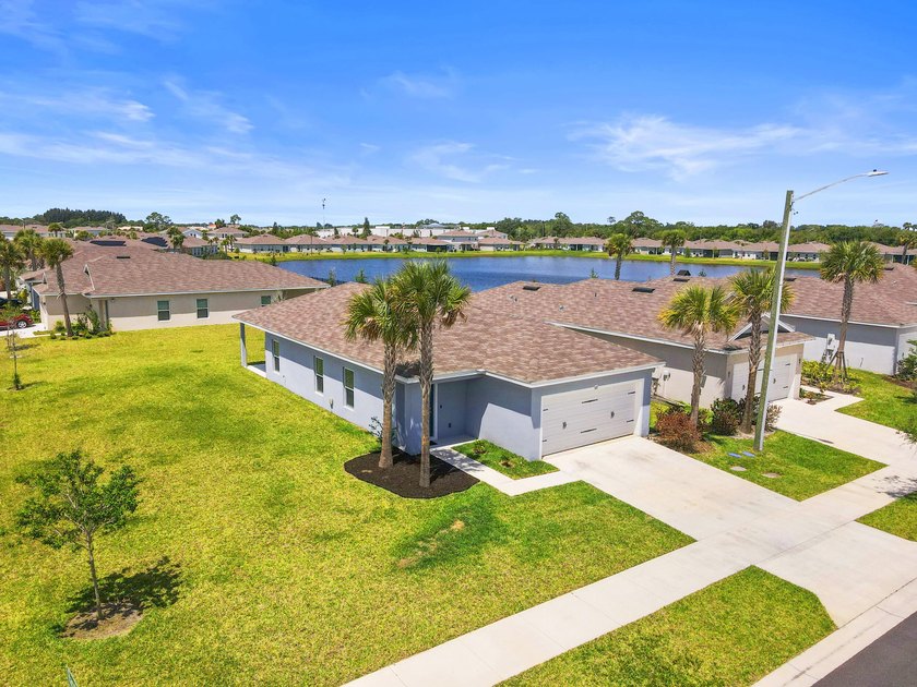 Welcome to your new home in the desirable Avalon Crossing - Beach Home for sale in Fort Pierce, Florida on Beachhouse.com
