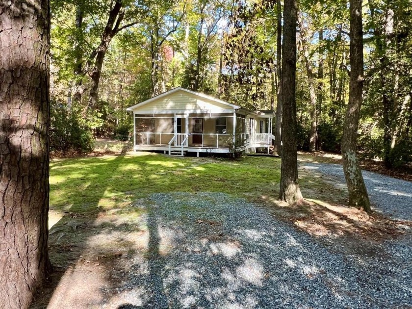 Cozy Cottage in the Woods! Feels like New with lots of great - Beach Home for sale in Reedville, Virginia on Beachhouse.com