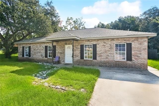 Opportunity knocks! This solid home is full of potential and - Beach Home for sale in Slidell, Louisiana on Beachhouse.com
