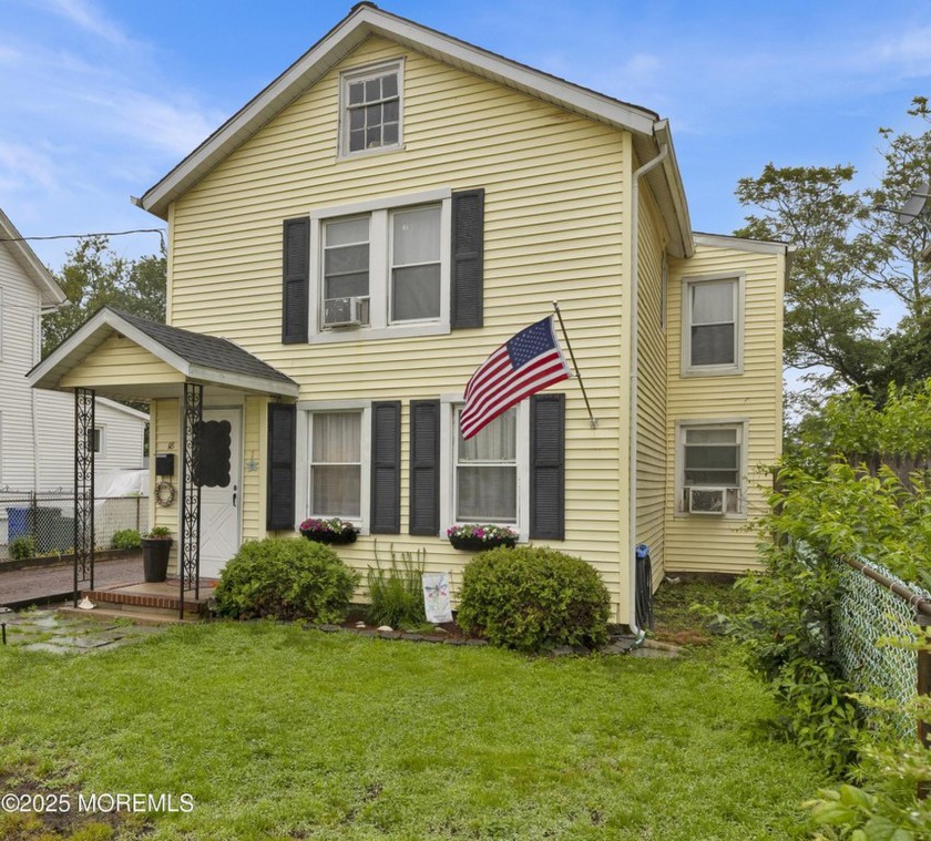 Charming, Comfortable, Affordable, 4 bdrm, 2.5 bath, 1828 sq ft - Beach Home for sale in Keyport, New Jersey on Beachhouse.com