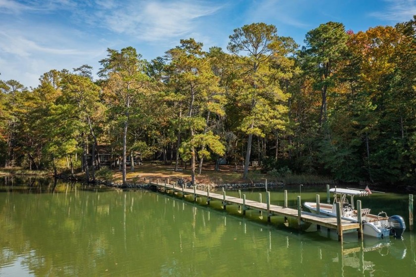 River cabin with 2 bedrooms, 2 full baths, eat-in kitchen and - Beach Home for sale in Lancaster, Virginia on Beachhouse.com