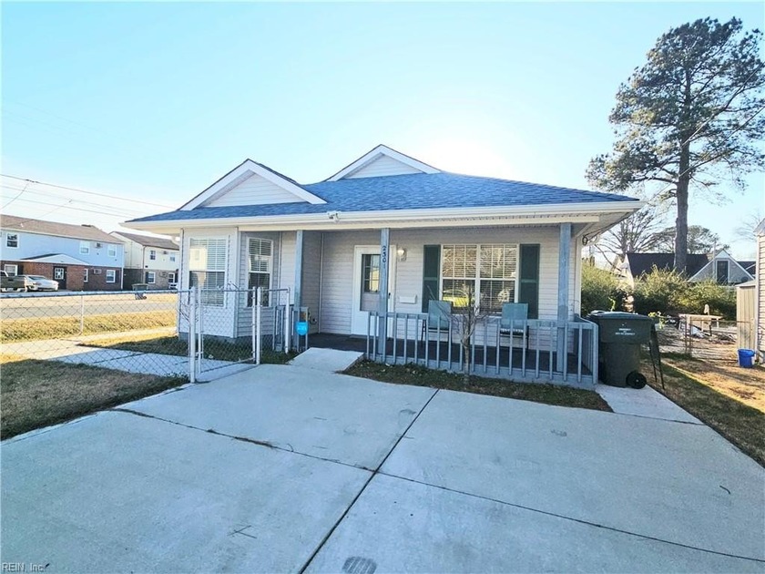 EXCELLENT CONDITION RANCH W/ QUALITY UPGRADES INCL NEW DRIVEWAY - Beach Home for sale in Norfolk, Virginia on Beachhouse.com