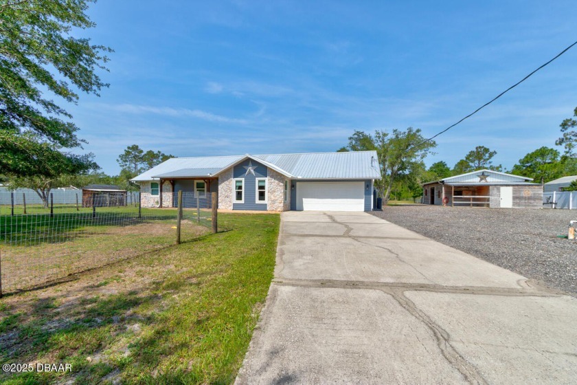 Stunning country living at its best on a paved road. Fully - Beach Home for sale in Ormond Beach, Florida on Beachhouse.com