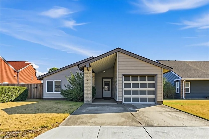 Beautifully maintained 2-bedroom, 2-bath single-family home in - Beach Home for sale in Virginia Beach, Virginia on Beachhouse.com