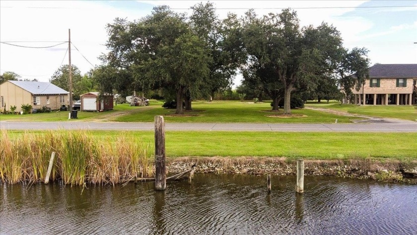 Enjoy sportsman's paradise with this beautiful waterfront lot - Beach Acreage for sale in Theriot, Louisiana on Beachhouse.com
