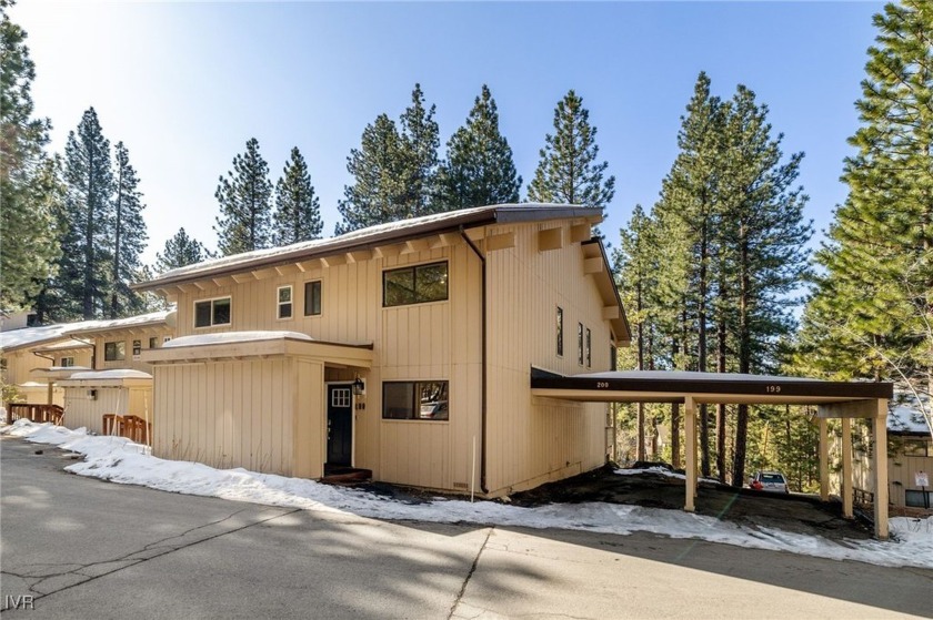 This beautifully updated end-unit condo offers 4 bedrooms (3 + - Beach Condo for sale in Incline Village, Nevada on Beachhouse.com