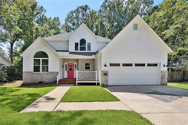 Bright, airy, and remodeled home in the desirable Greenleaves - Beach Home for sale in Mandeville, Louisiana on Beachhouse.com