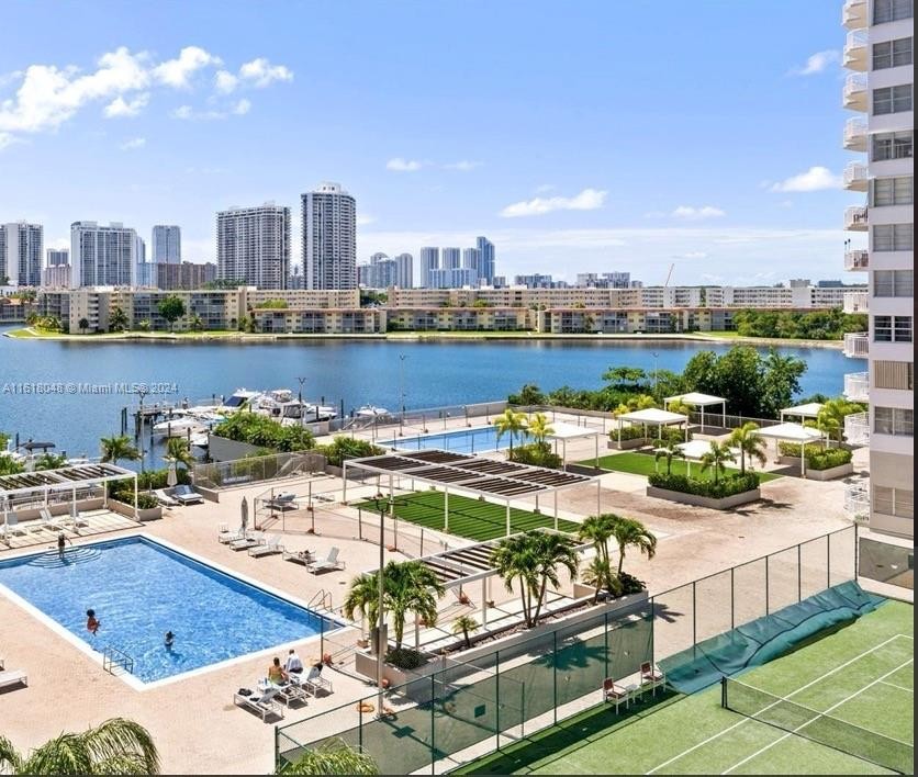 HIGH FLOOR, CORNER UNIT w/ WATER VIEWS to the South, East & West - Beach Condo for sale in Aventura, Florida on Beachhouse.com