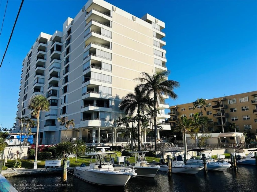 This condo offers amazing ocean view from large, corner balcony - Beach Condo for sale in Pompano Beach, Florida on Beachhouse.com