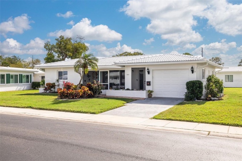 55+ Florida lifestyle at its finest! This updated Eden model - Beach Home for sale in Pinellas Park, Florida on Beachhouse.com