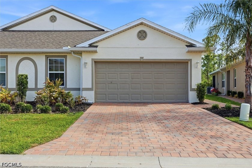 Well Maintained Attached Villa in Magnolia Landing. This 2 - Beach Home for sale in North Fort Myers, Florida on Beachhouse.com