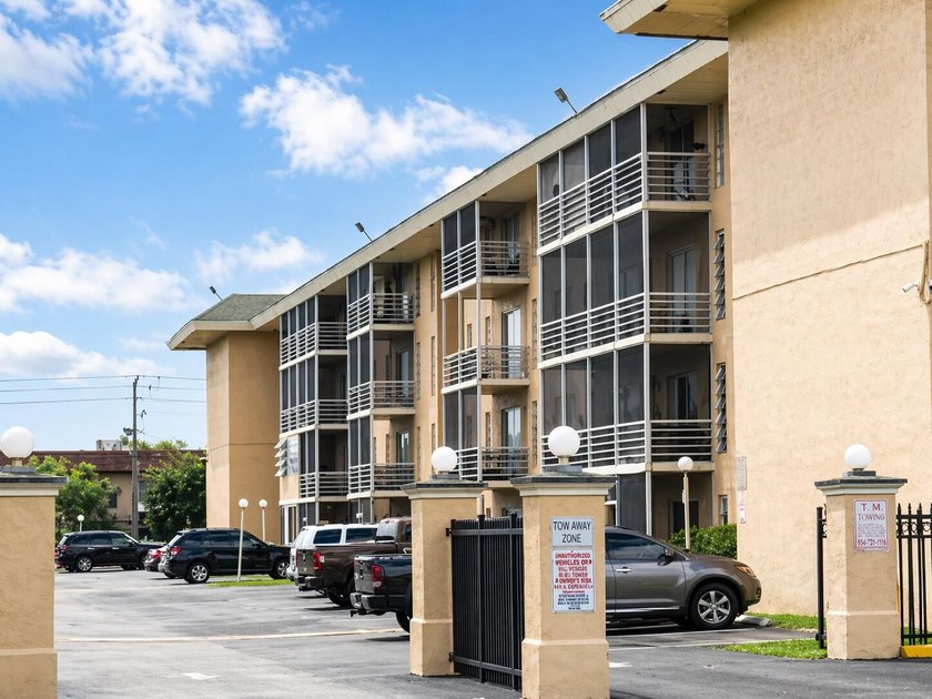 Bright and spacious 1-bedroom, 1-bathroom condo located in a - Beach Condo for sale in Lauderdale Lakes, Florida on Beachhouse.com