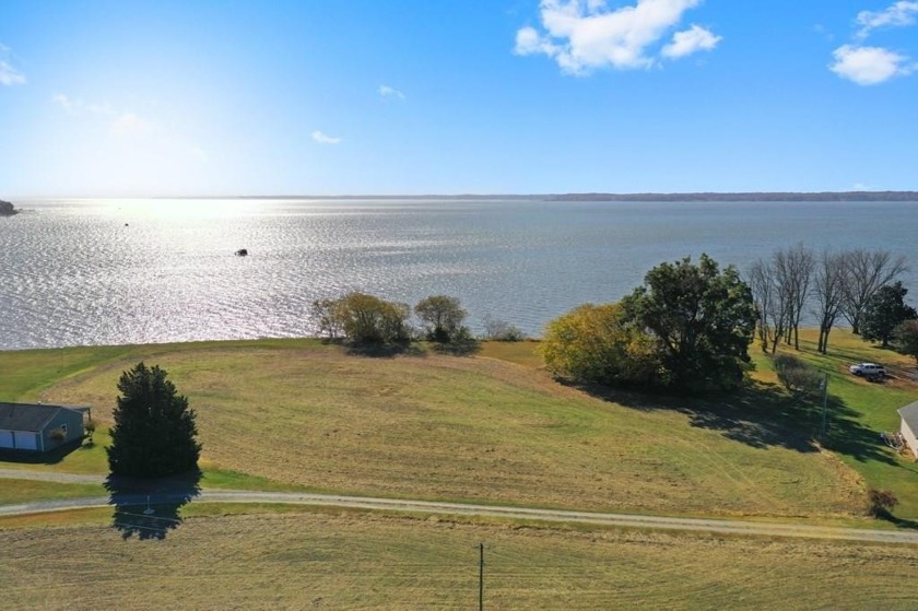 This 2 acre lot offers approximately 300 feet of frontage on the - Beach Lot for sale in Warsaw, Virginia on Beachhouse.com