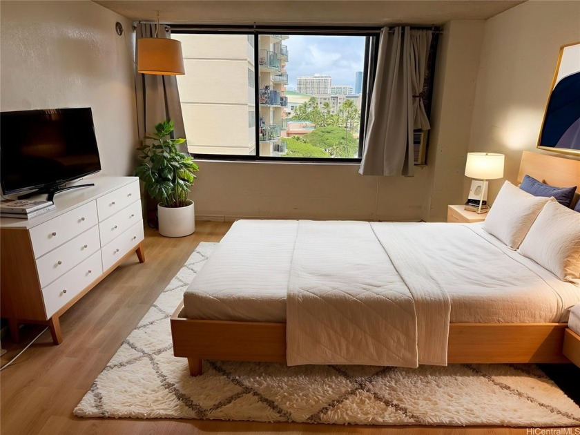 EASY TO SHOW !! Hawaiian Monarch 815 - AS IS Sale This studio - Beach Condo for sale in Honolulu, Hawaii on Beachhouse.com