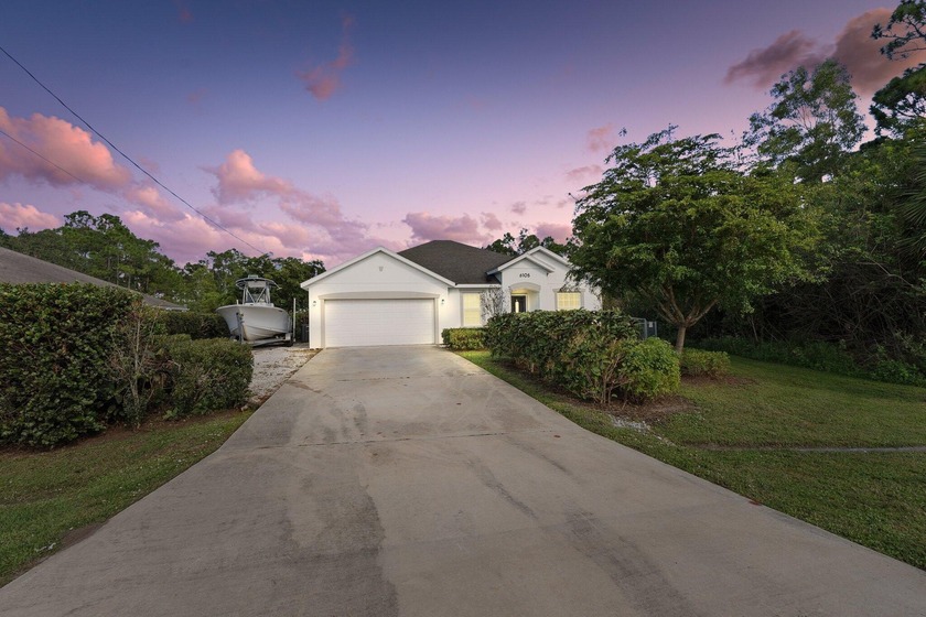 Introducing a charming, newly listed 3/2 plus flex room house in - Beach Home for sale in Port Saint Lucie, Florida on Beachhouse.com