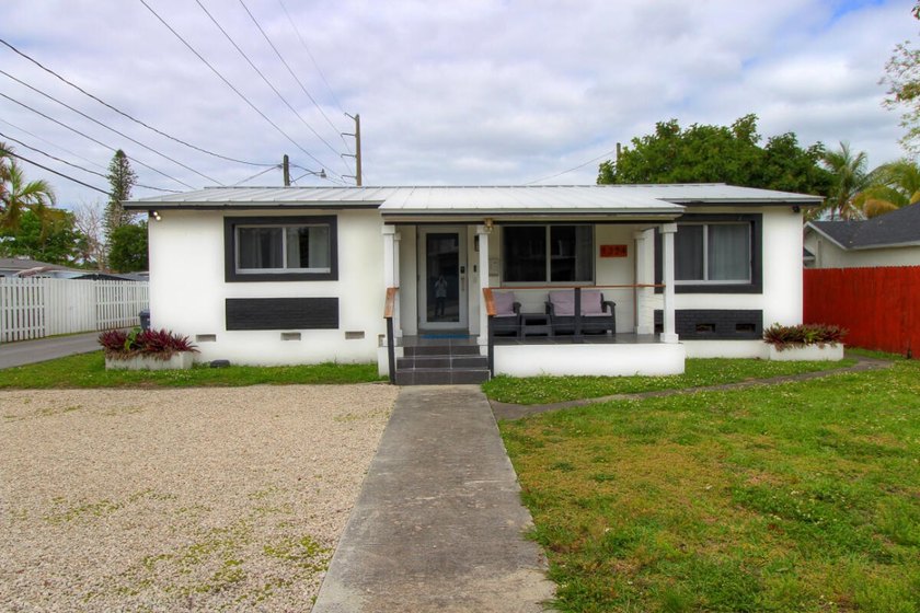 Turnkey East Hollywood gem blending style, comfort, and - Beach Home for sale in Hollywood, Florida on Beachhouse.com