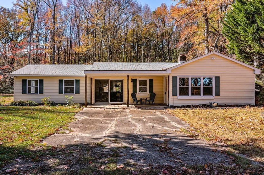 Westmoreland County-Northern Neck! Recently Renovated top to - Beach Home for sale in Hague, Virginia on Beachhouse.com