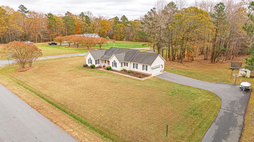 Stunning ranch located in Settlers Landing subdivision with - Beach Home for sale in Warsaw, Virginia on Beachhouse.com