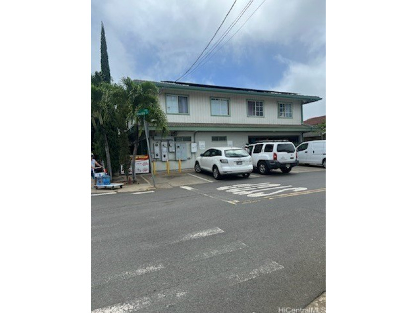 A building and a well established grocery convenience store - Beach Home for sale in Honolulu, Hawaii on Beachhouse.com