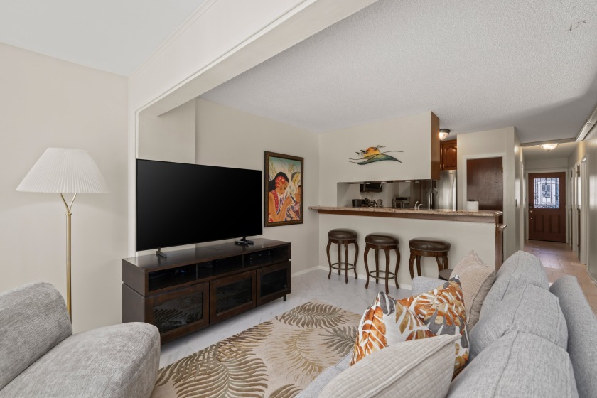 Corner Unit 1 Block to Beach in Heart of - Beach Vacation Rentals in Honolulu, Hawaii on Beachhouse.com