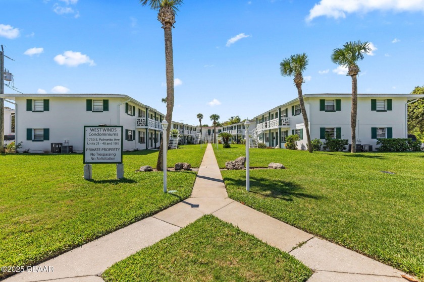 This two bedroom one bath condo is priced to sell with its - Beach Condo for sale in South Daytona, Florida on Beachhouse.com