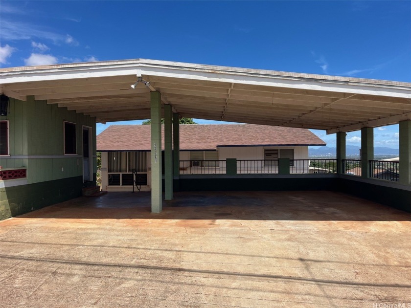 Discover the possibilities in this 3-bedroom, 1.5-bath home in - Beach Home for sale in Kapolei, Hawaii on Beachhouse.com