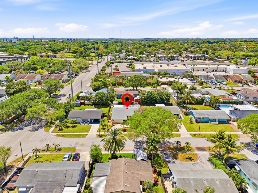 Beautifully remodeled 3-bedroom, 2-bath single-family home in a - Beach Home for sale in Hollywood, Florida on Beachhouse.com