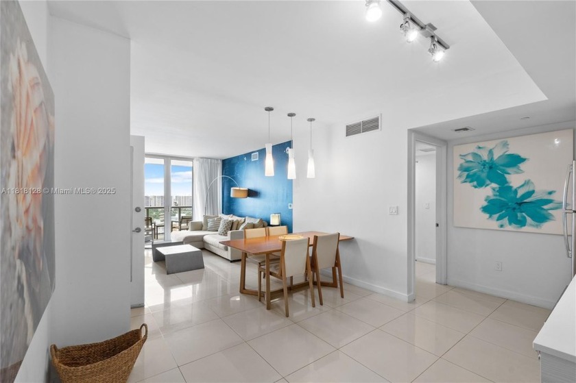 LINE 05 BEST VIEWS!!! PRICED TO SELL!! Upgraded turnkey 2-bed - Beach Condo for sale in Hallandale Beach, Florida on Beachhouse.com