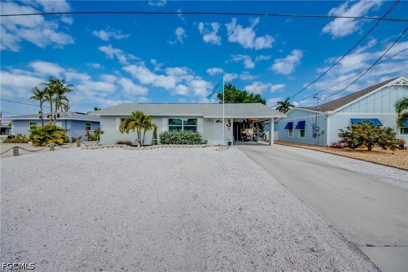 Welcome to your own slice of paradise on Fort Myers Beach! This - Beach Home for sale in Fort Myers Beach, Florida on Beachhouse.com