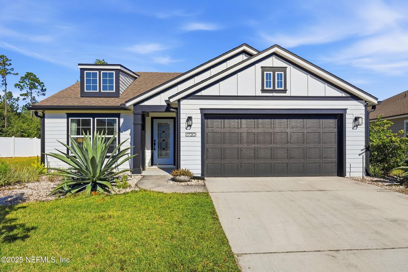 Beautifully updated Eagle Harbor home featuring a brand-new - Beach Home for sale in Fleming Island, Florida on Beachhouse.com