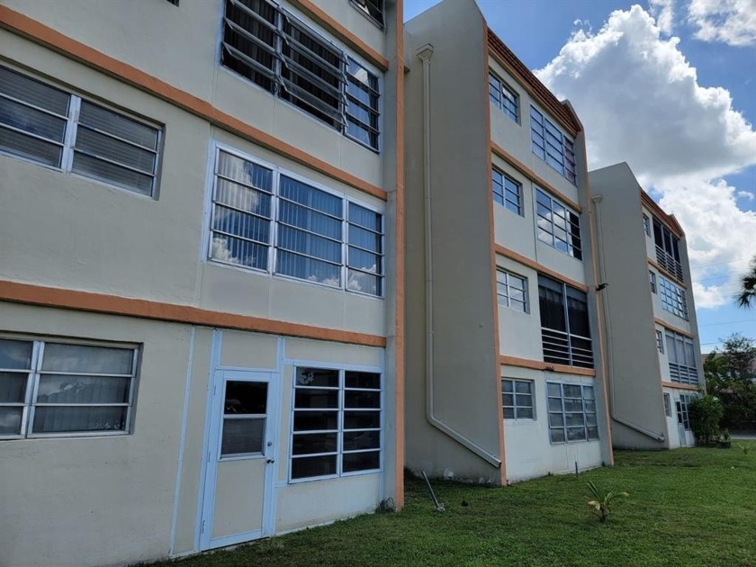 Welcome to this move-in-ready 2-bedroom, 2-bathroom condo in - Beach Condo for sale in Lauderhill, Florida on Beachhouse.com