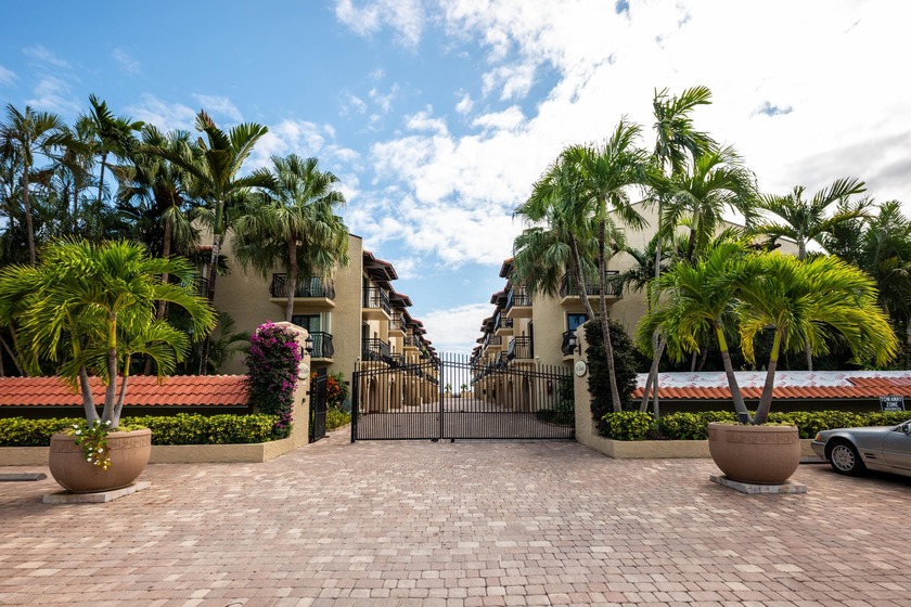 OFFERED FULLY FURNISHED and completely renovated, this is the - Beach Condo for sale in Key West, Florida on Beachhouse.com