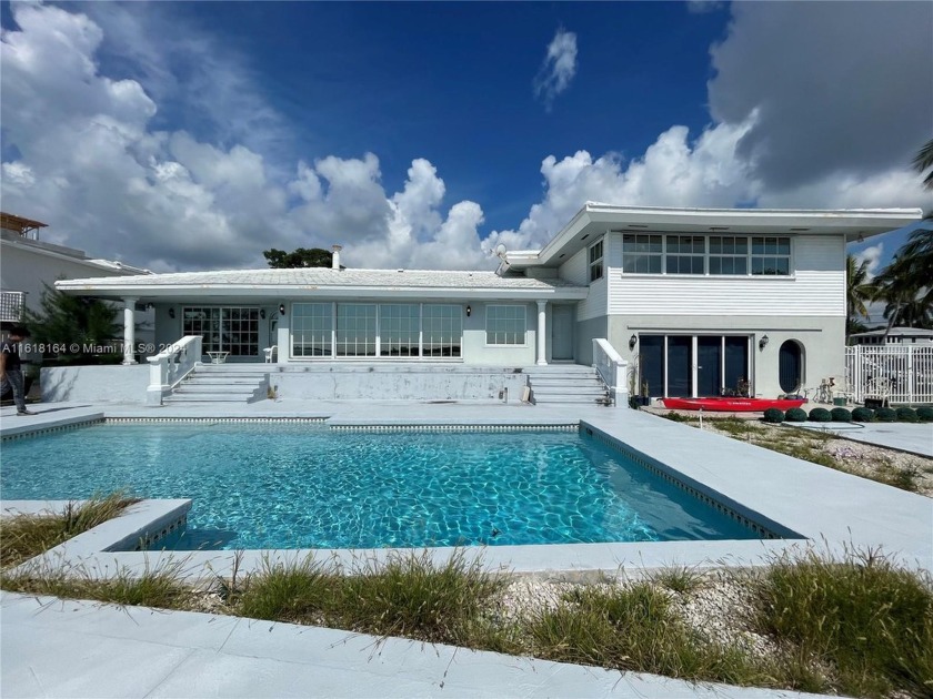 Dream Home Alert! Nestled on the bayfront with breathtaking - Beach Home for sale in Miami, Florida on Beachhouse.com