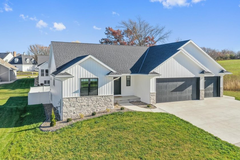 1-year-old showcase ranch home features 3 bedrooms and 3 full - Beach Home for sale in Green Bay, Wisconsin on Beachhouse.com