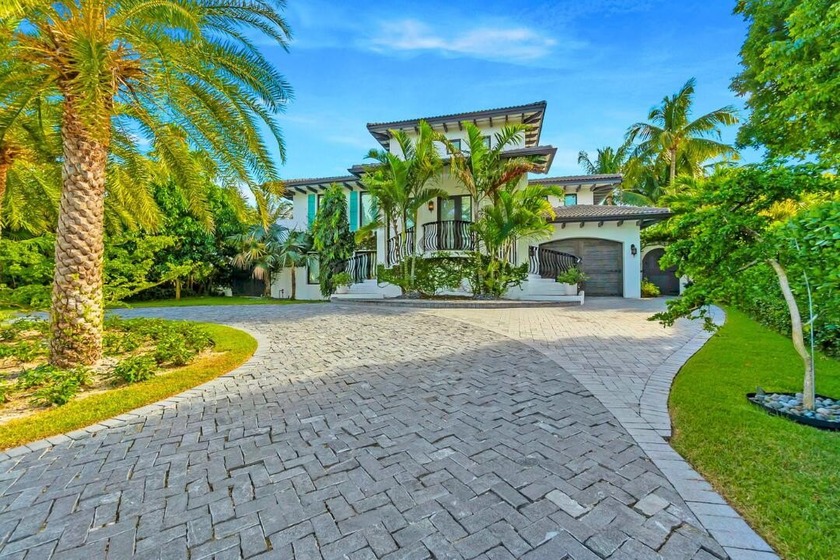 Discover a luxurious oceanfront haven on Duck Key, Florida - Beach Home for sale in Duck Key, Florida on Beachhouse.com