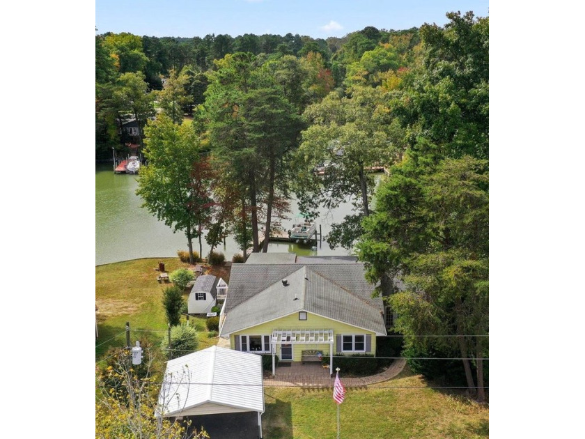 Enjoy beautiful and tranquil water views from this nicely kept - Beach Home for sale in Montross, Virginia on Beachhouse.com