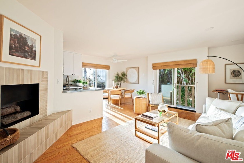 This top-floor unit has so much to offer. Thoughtfully remodeled - Beach Condo for sale in Santa Monica, California on Beachhouse.com
