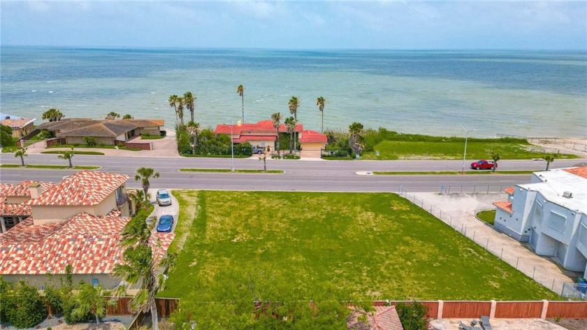 Looking for a prime location to build your dream home?  
Look - Beach Lot for sale in Corpus Christi, Texas on Beachhouse.com