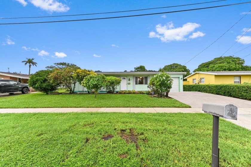 Beautiful one-story home with no HOA, offering peaceful lake - Beach Home for sale in Margate, Florida on Beachhouse.com