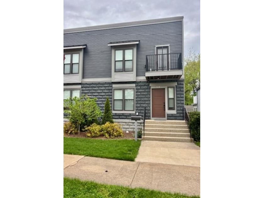 Holland City- Recently renovated 3 bedroom 2 1/2 bath townhouse - Beach Condo for sale in Holland, Michigan on Beachhouse.com