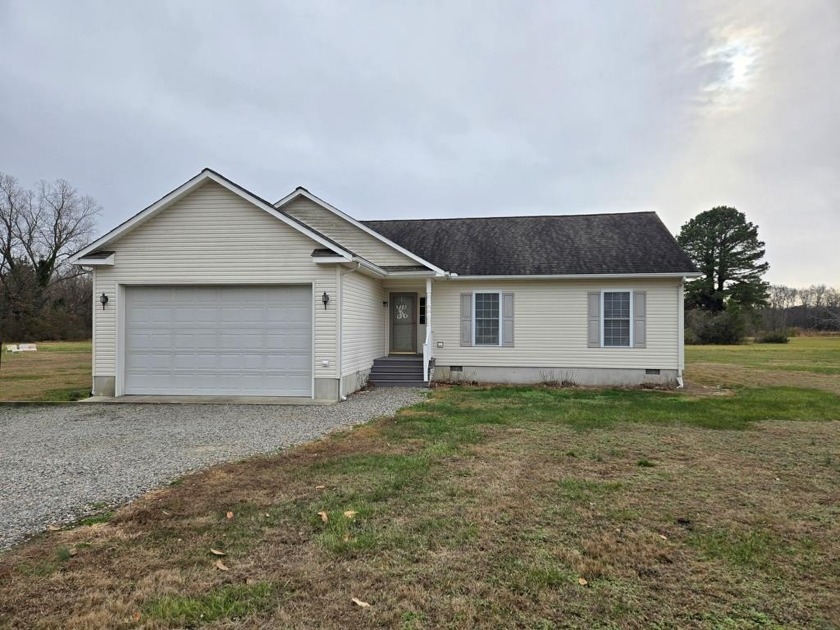 Charming 3-bedroom, 2-bathroom home, 2 car attached garage - Beach Home for sale in Heathsville, Virginia on Beachhouse.com