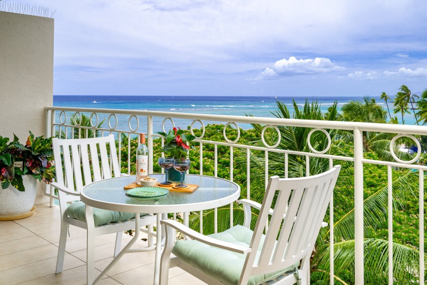 Gorgeous Ocean View w Full Kitchen, Lanai, Steps to - Beach Vacation Rentals in Honolulu, Hawaii on Beachhouse.com