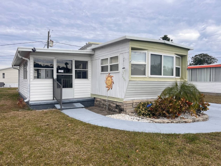 Affordable 2-bedroom, 1.5-bath mobile home located in Lakeview - Beach Home for sale in South Daytona, Florida on Beachhouse.com